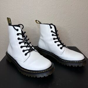 White Dr Marten’s Air Wair Luana Boots Women’s Size 10 AW004 Lace Up